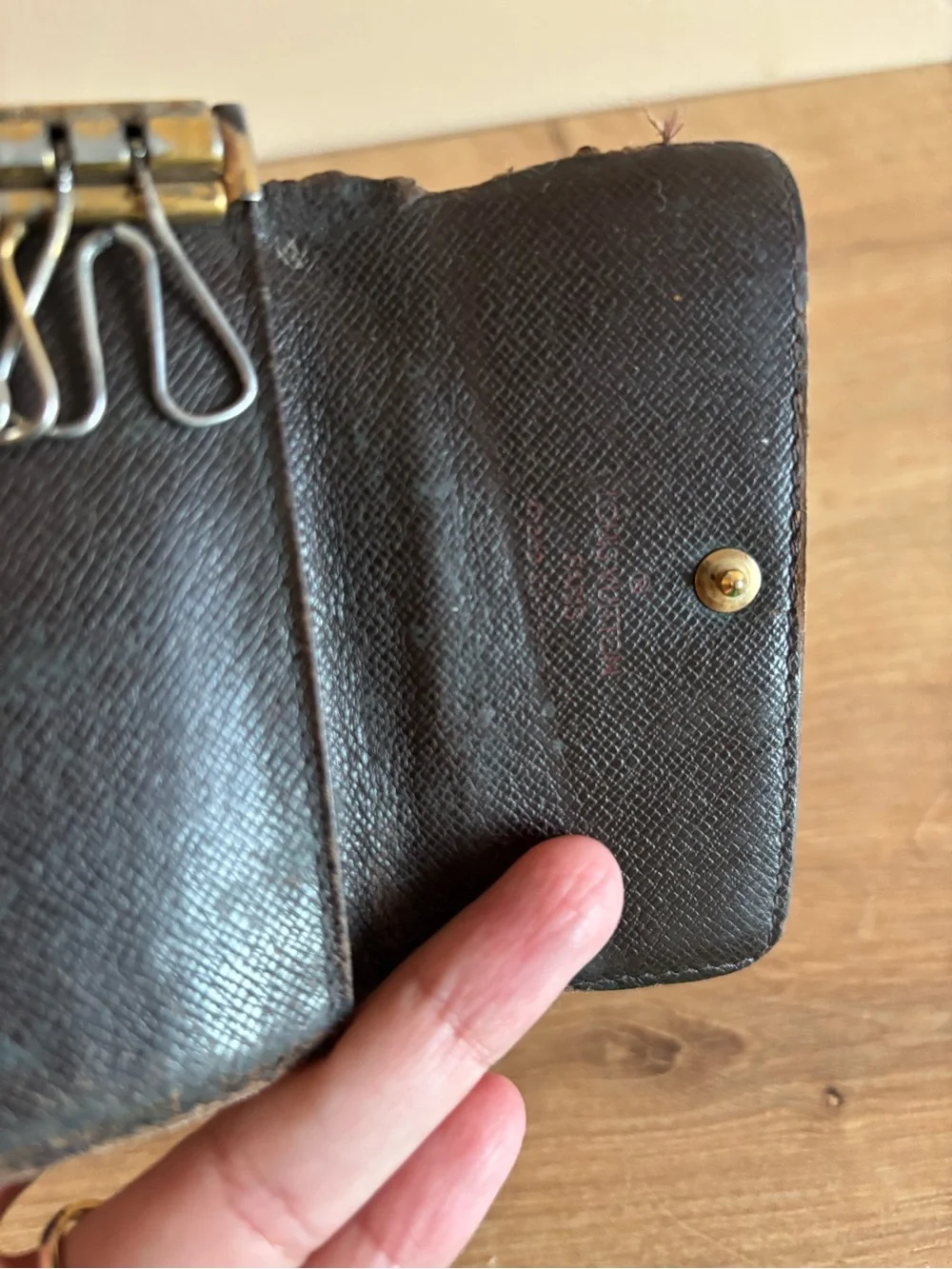 Authentic Louis Vuitton damier key holder